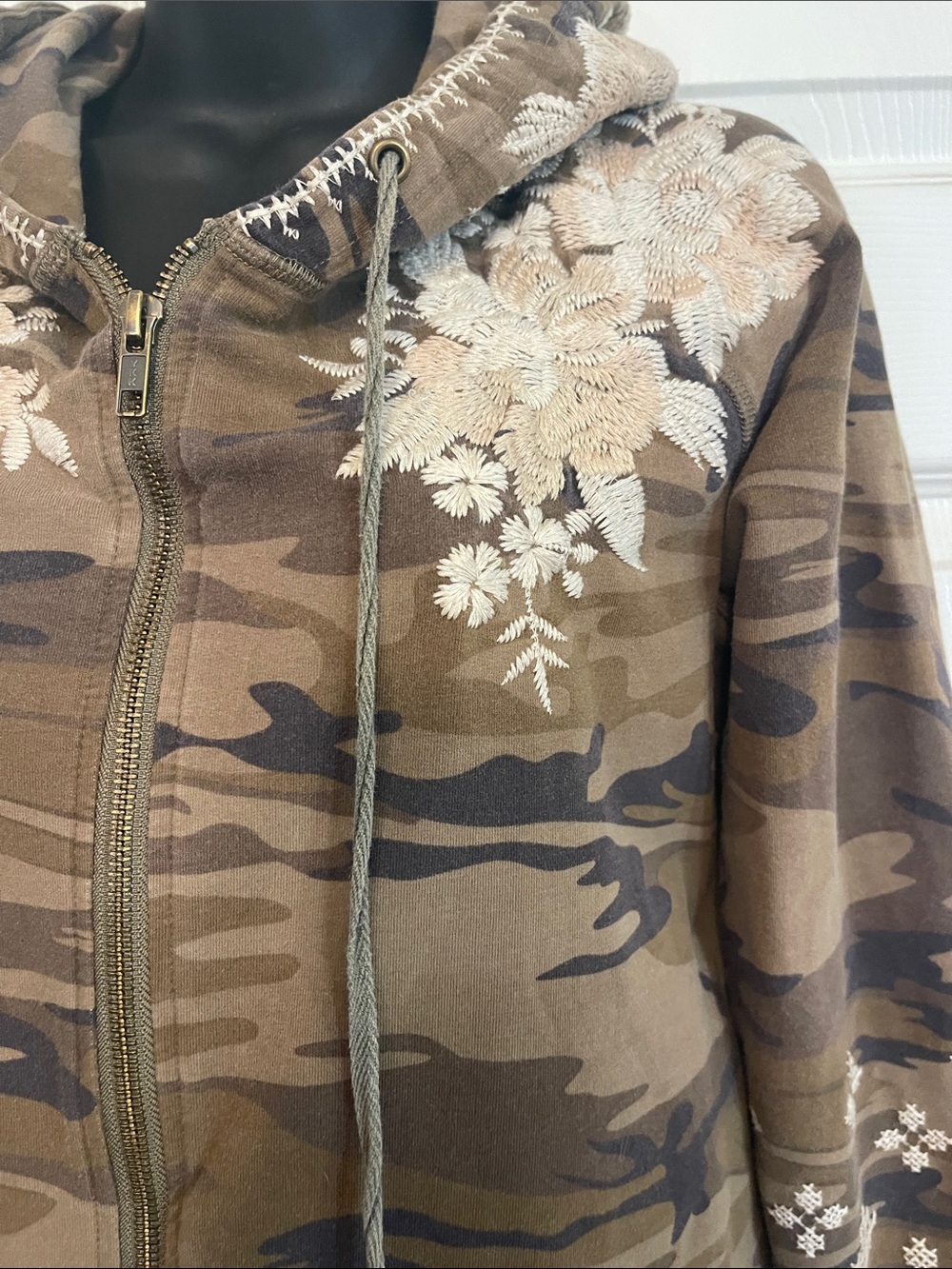 Johnny Was Camo Floral Embroidered Zip Hoodie - Picture 3 of 6